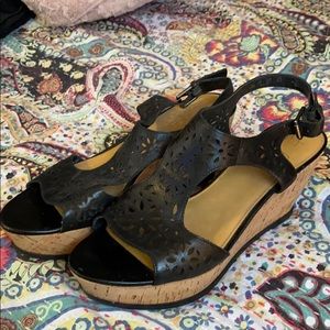 SIZE 9 BLACK DETAILED WEDGES